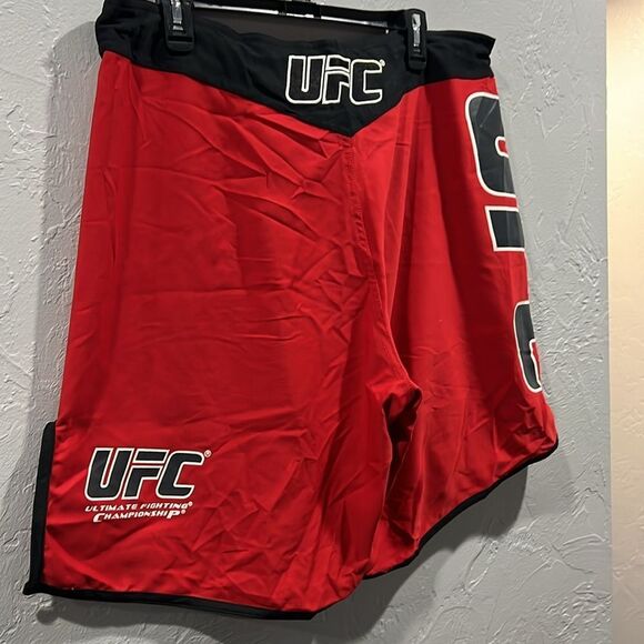 🔥🔥 UFC Ultimate Fighting Championship Red Training Shorts Men Sz 36 - PERFECT - Picture 9 of 13